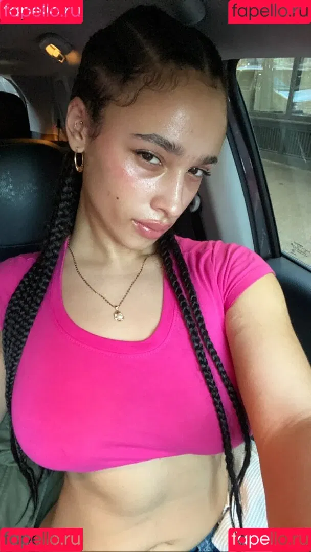 Sarina Onlyfans Photo Gallery 