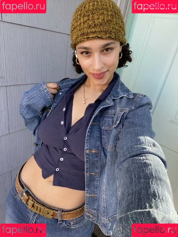 Sarina Onlyfans Photo Gallery 