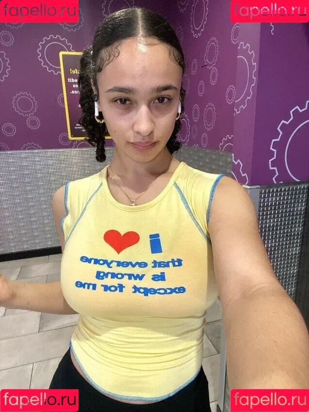 Sarina Onlyfans Photo Gallery 
