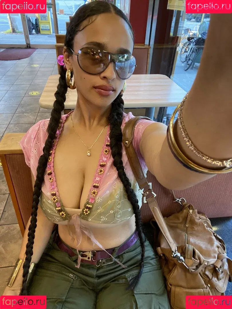 Sarina Onlyfans Photo Gallery 
