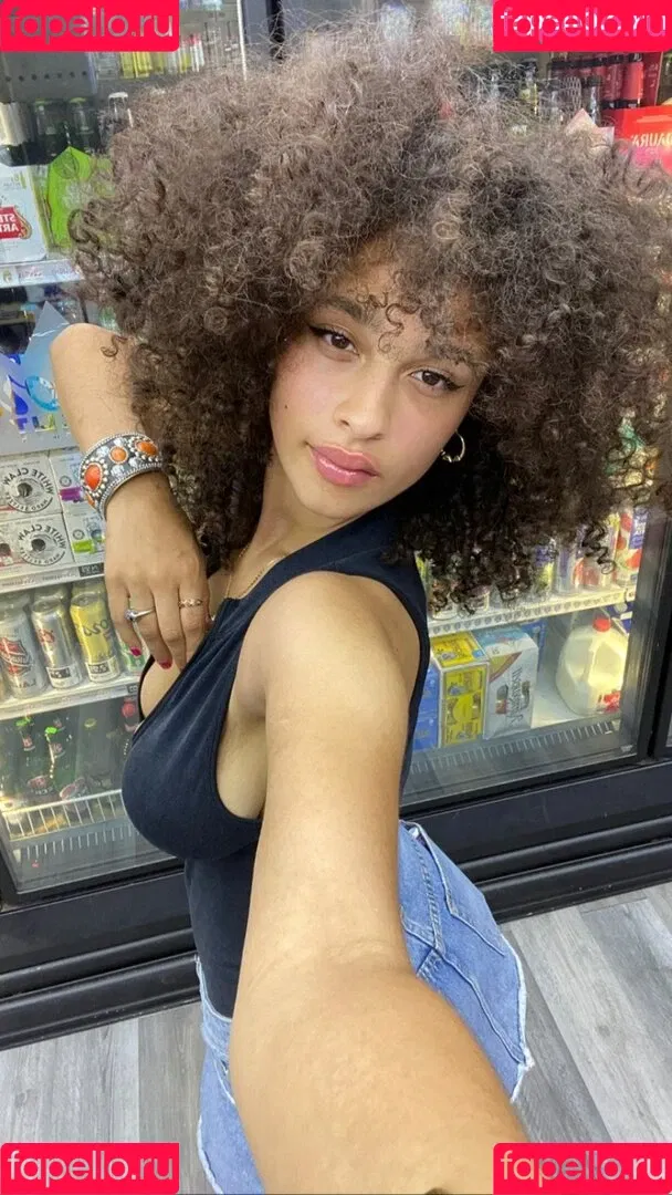 Sarina Onlyfans Photo Gallery 