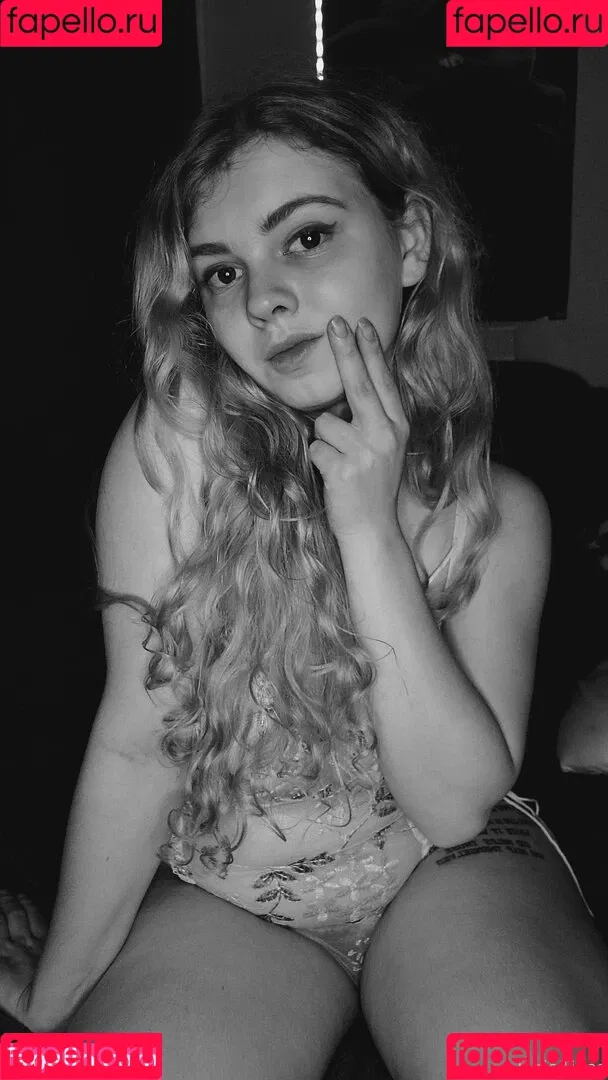 lyrictiana Onlyfans Photo Gallery 