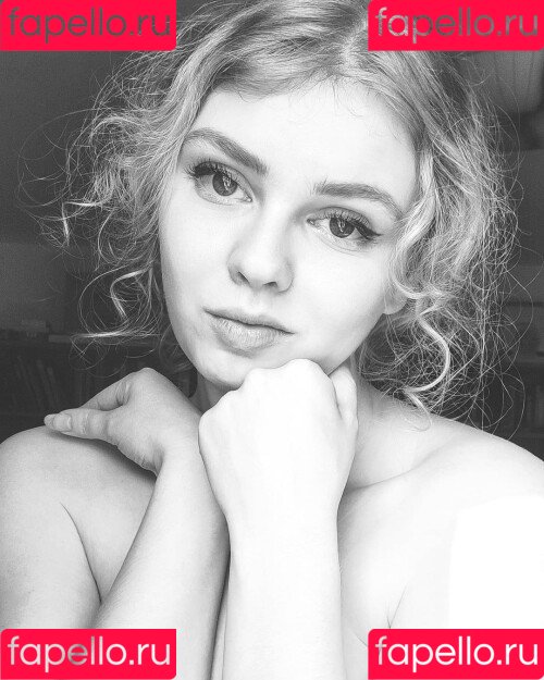 lyrictiana Onlyfans Photo Gallery 