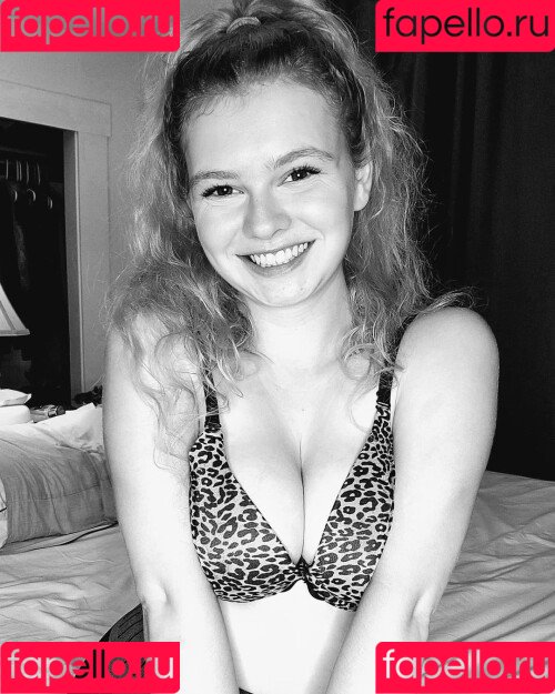 lyrictiana Onlyfans Photo Gallery 