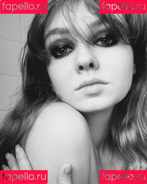 lyrictiana Onlyfans Photo Gallery 