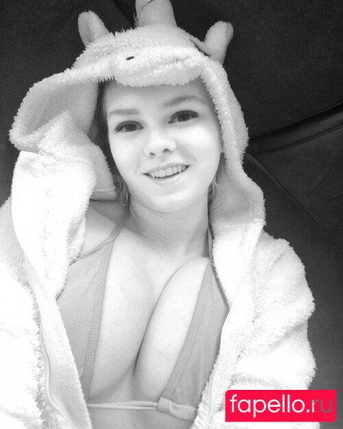 lyrictiana Onlyfans Photo Gallery 