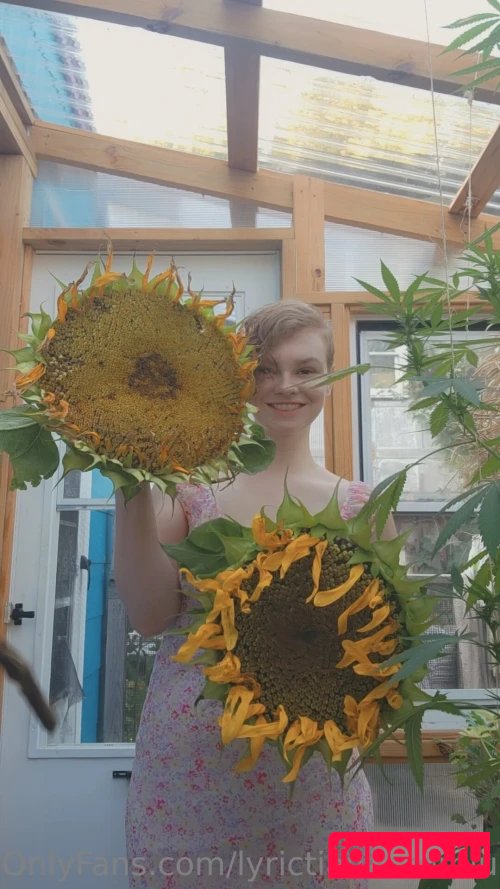 lyrictiana Onlyfans Photo Gallery 