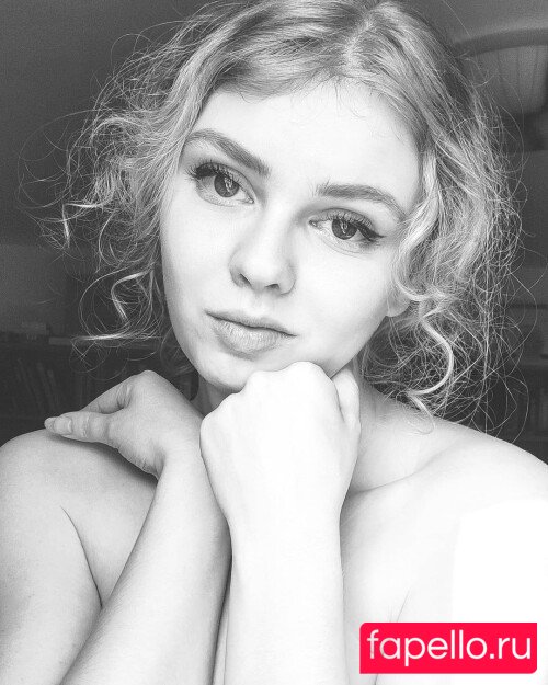 lyrictiana Onlyfans Photo Gallery 