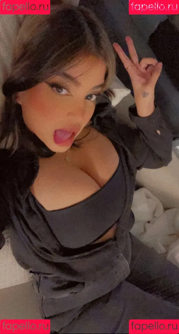 OMGLove Onlyfans Photo Gallery 