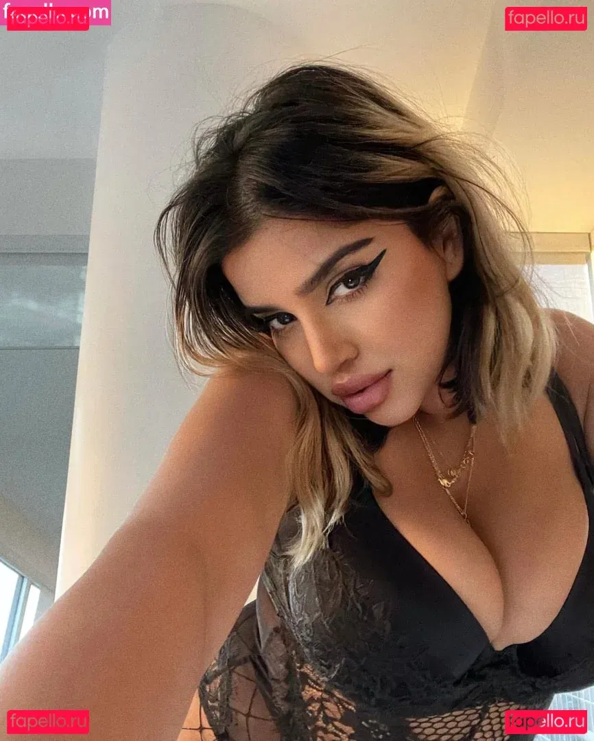 OMGLove Onlyfans Photo Gallery 