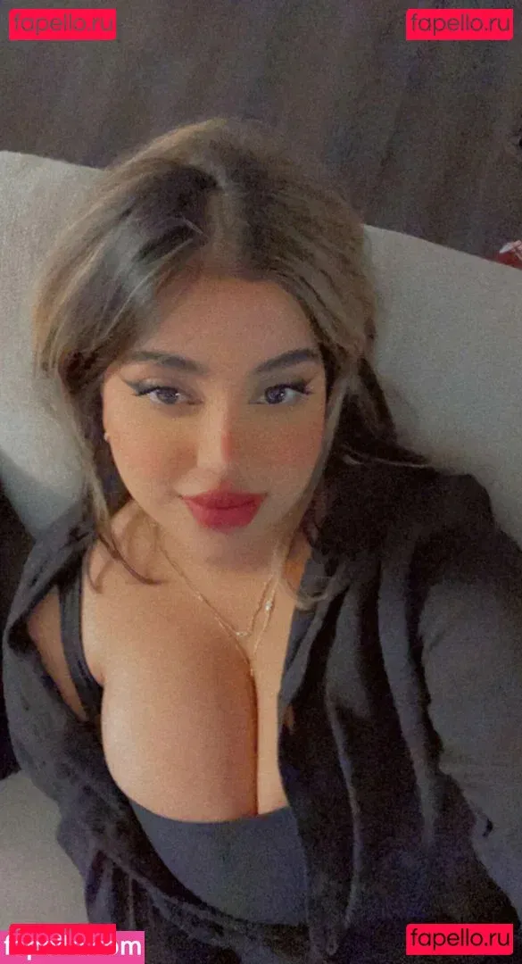 OMGLove Onlyfans Photo Gallery 