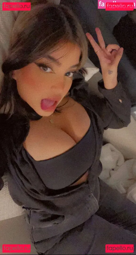 OMGLove Onlyfans Photo Gallery 