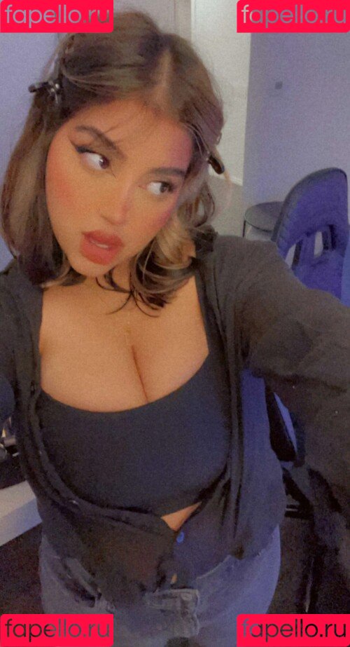 OMGLove Onlyfans Photo Gallery 