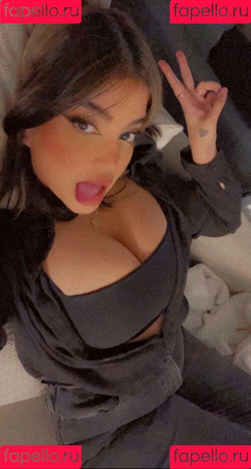 OMGLove Onlyfans Photo Gallery 