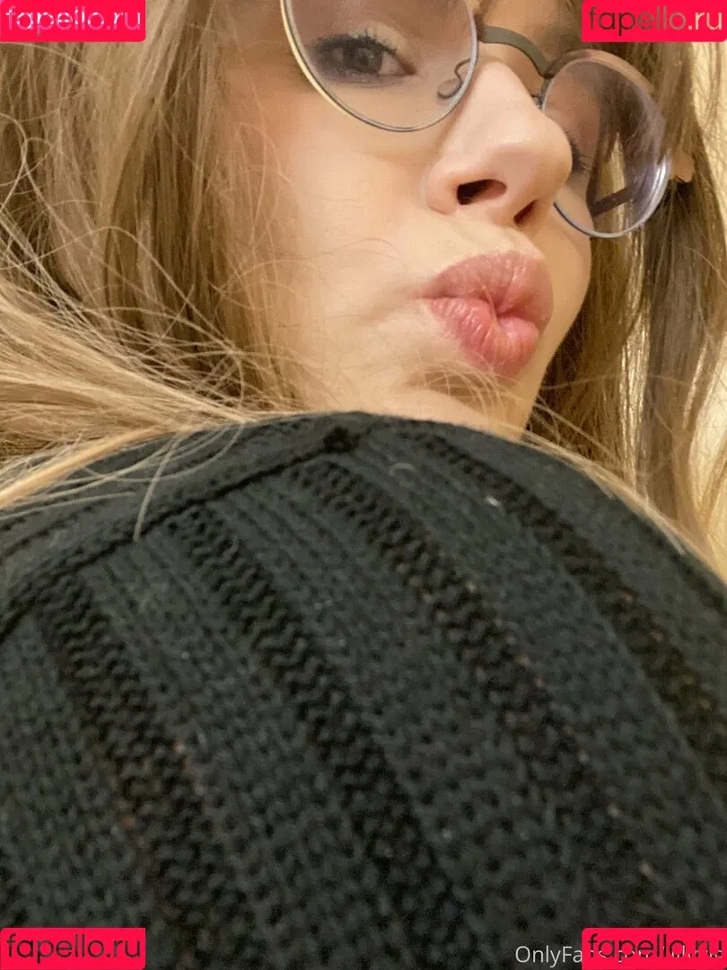 LillyVig Onlyfans Photo Gallery 