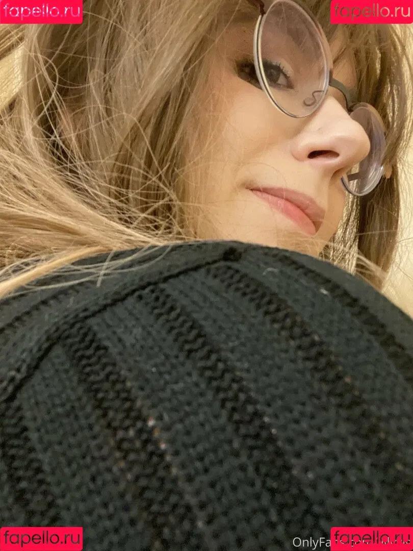 LillyVig Onlyfans Photo Gallery 