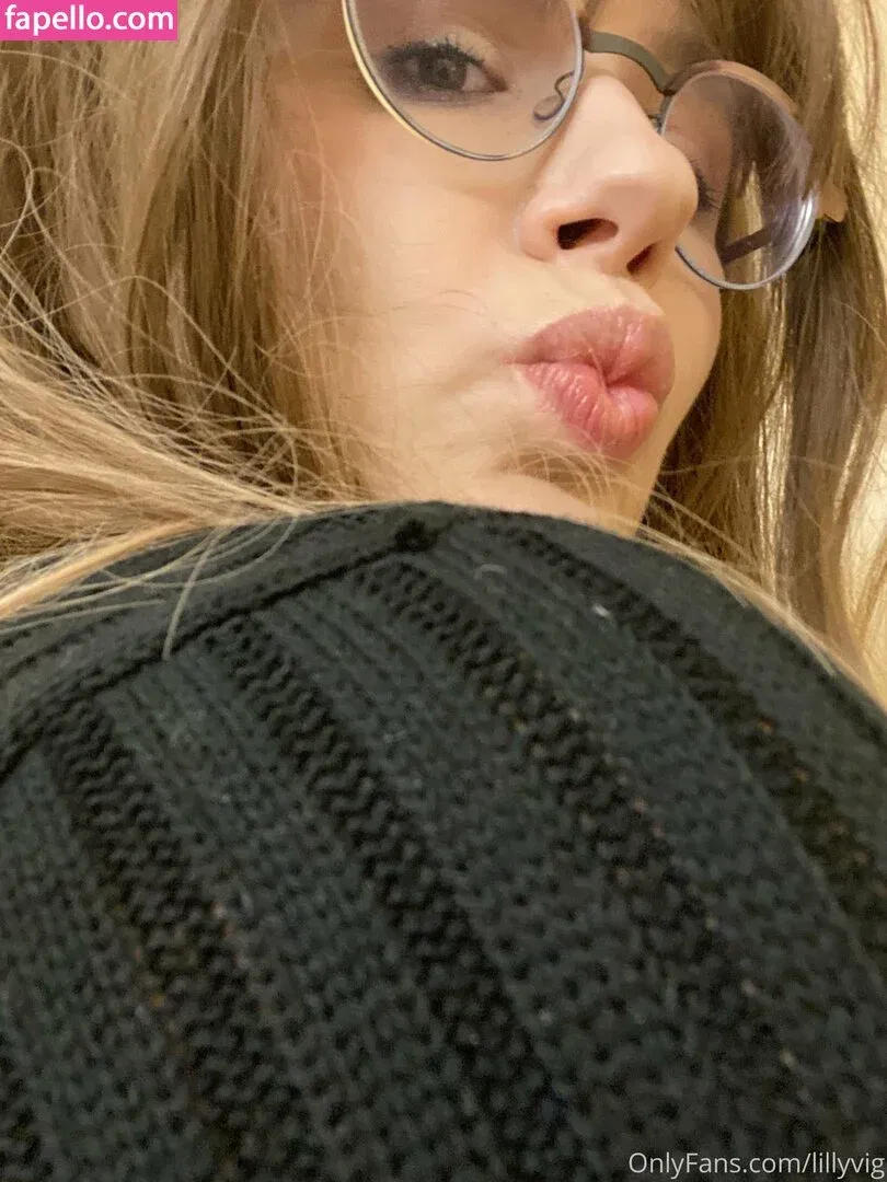 LillyVig Onlyfans Photo Gallery 