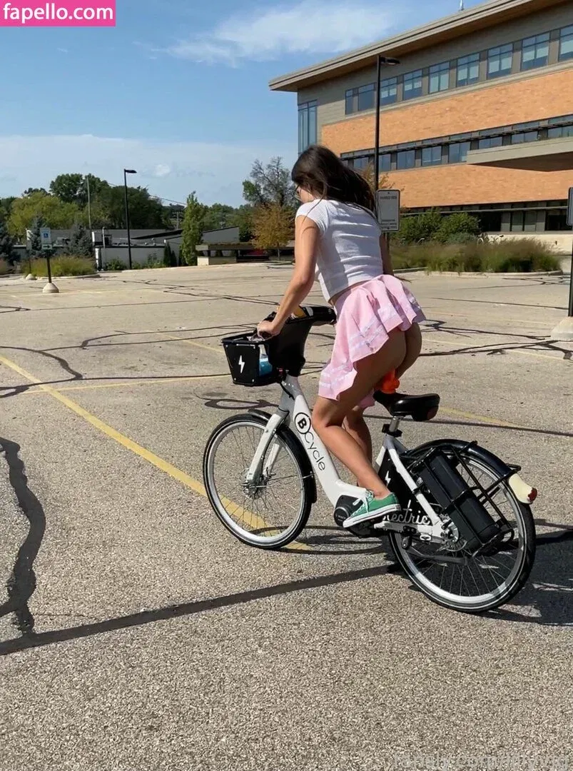 LillyVig Onlyfans Photo Gallery 