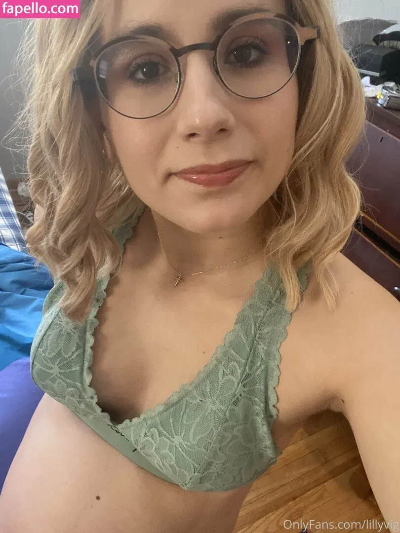 LillyVig Onlyfans Photo Gallery 