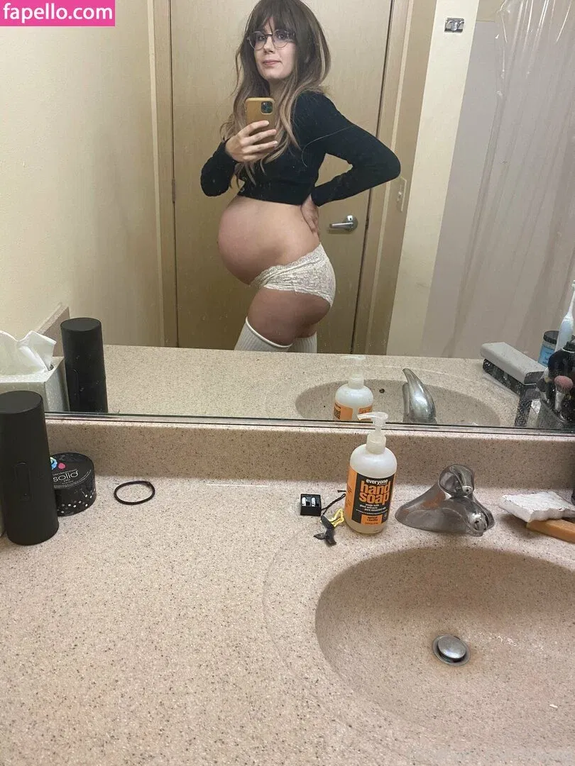 LillyVig Onlyfans Photo Gallery 