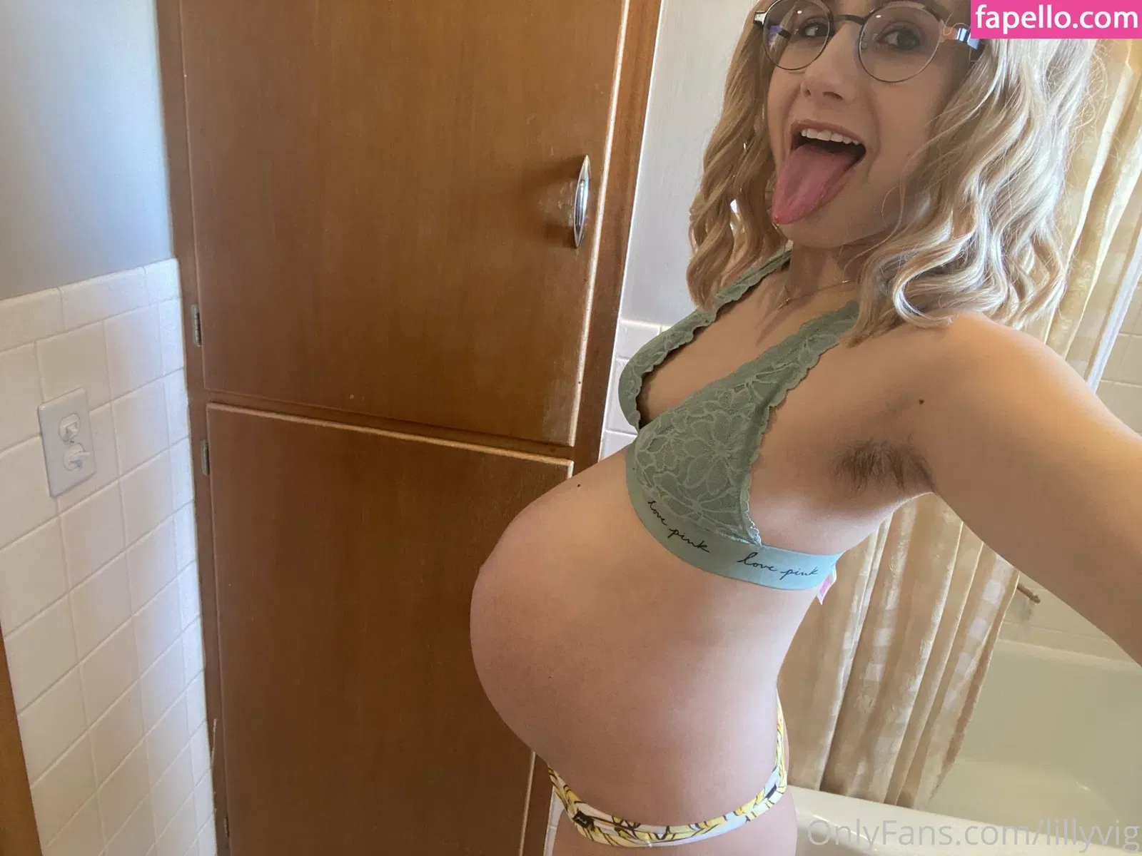 LillyVig Onlyfans Photo Gallery 