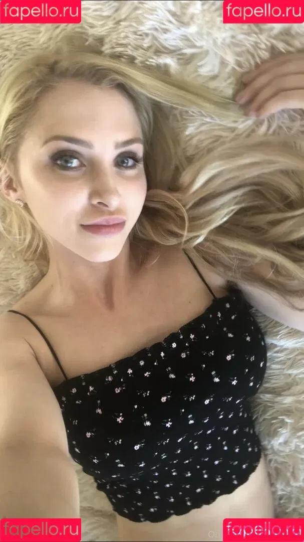 alixlynx Onlyfans Photo Gallery 