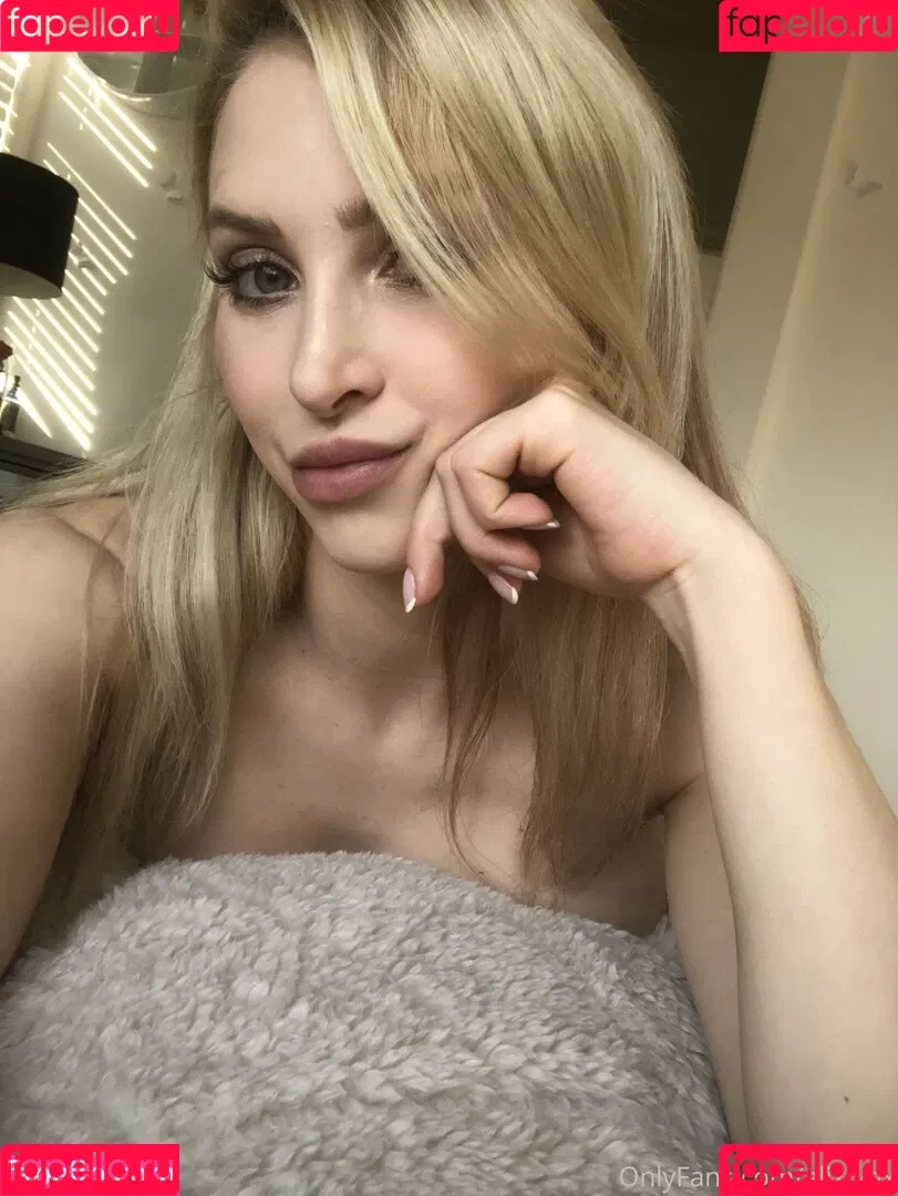 alixlynx Onlyfans Photo Gallery 