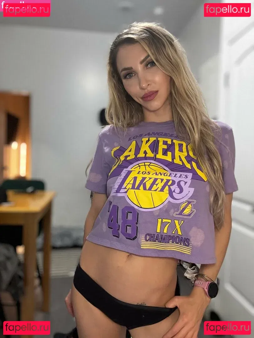 alixlynx Onlyfans Photo Gallery 