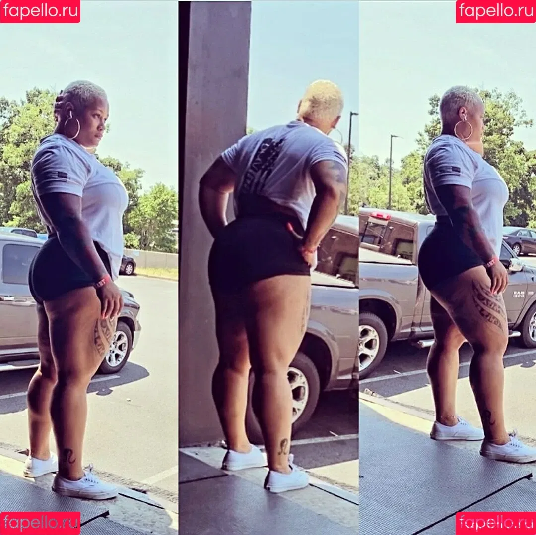Queen R Onlyfans Photo Gallery 