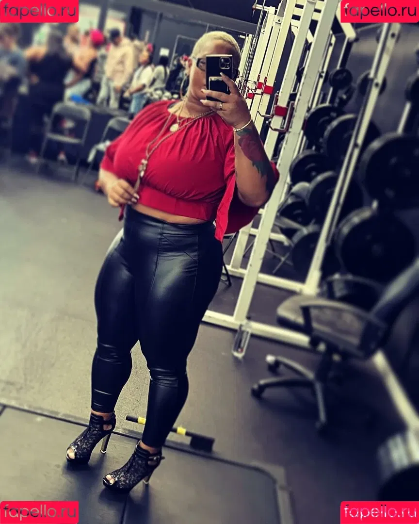 Queen R Onlyfans Photo Gallery 