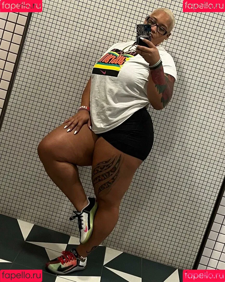 Queen R Onlyfans Photo Gallery 