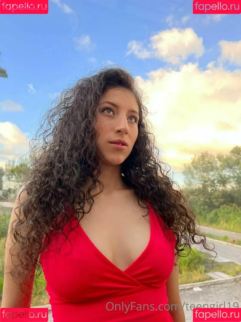 girlsweet19 Onlyfans Photo Gallery 