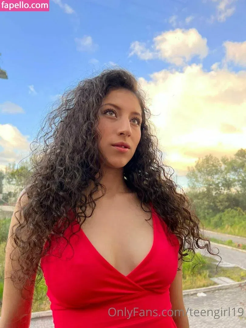 girlsweet19 Onlyfans Photo Gallery 