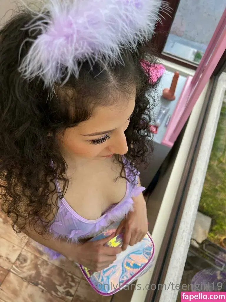 girlsweet19 Onlyfans Photo Gallery 