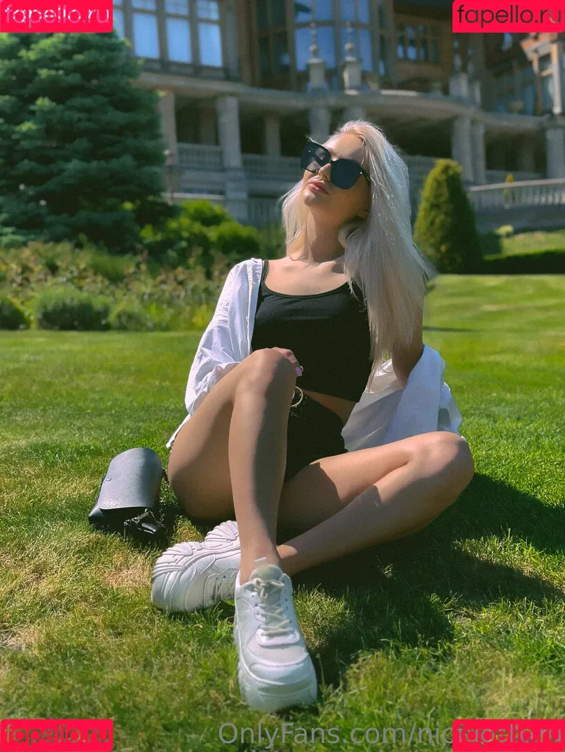 nicolettten Onlyfans Photo Gallery 