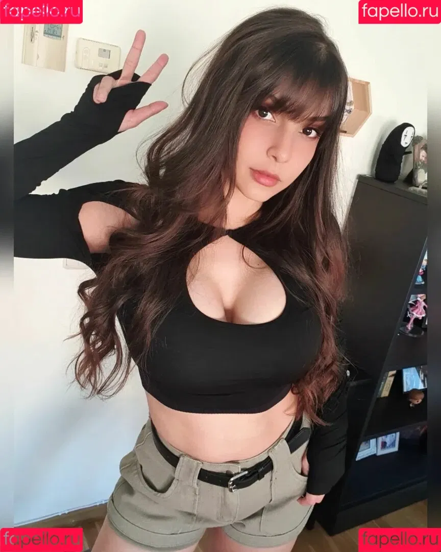 Shermie Cosplay Onlyfans Photo Gallery 
