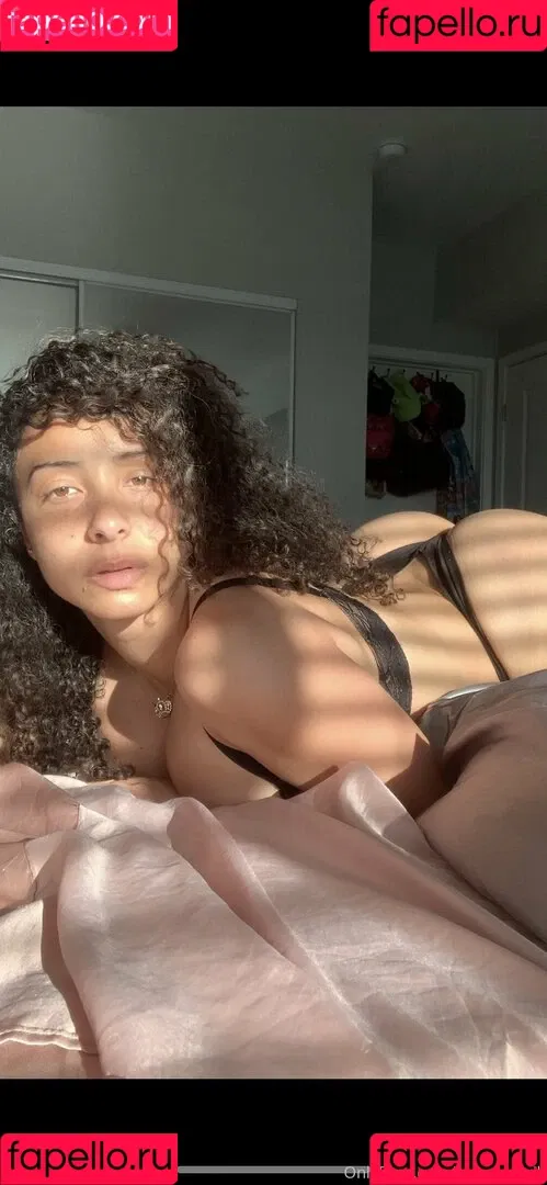 QueenSoTrill Onlyfans Photo Gallery 