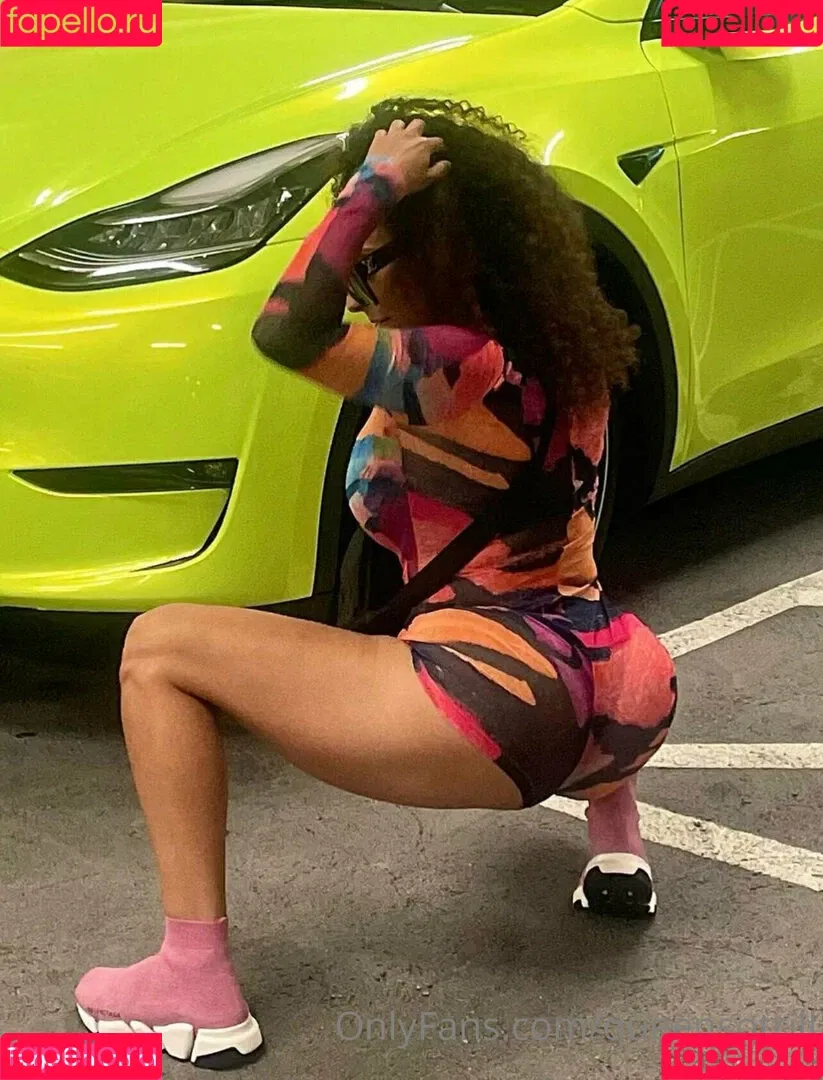 QueenSoTrill Onlyfans Photo Gallery 