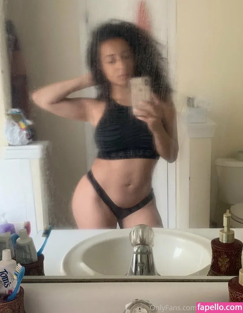 QueenSoTrill Onlyfans Photo Gallery 