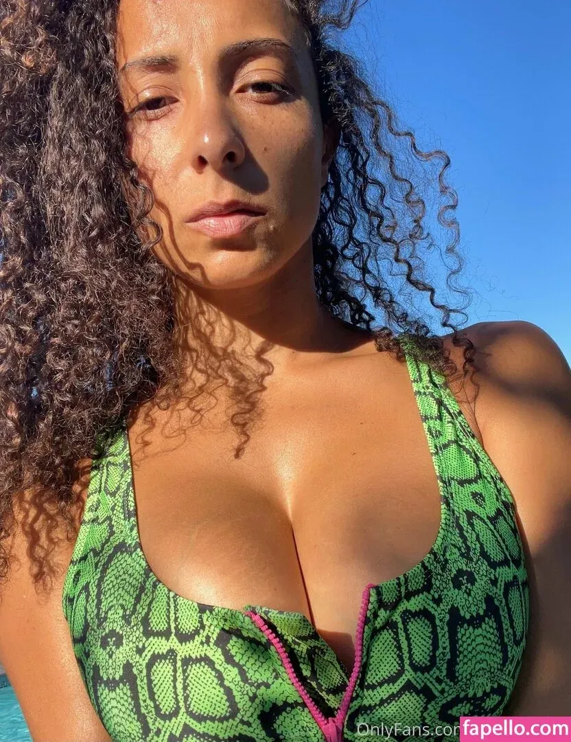 QueenSoTrill Onlyfans Photo Gallery 