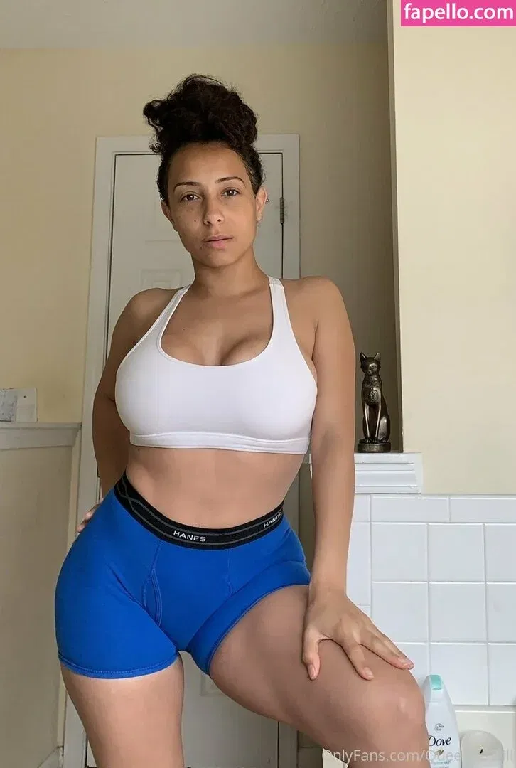 QueenSoTrill Onlyfans Photo Gallery 