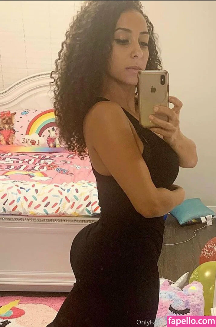 QueenSoTrill Onlyfans Photo Gallery 