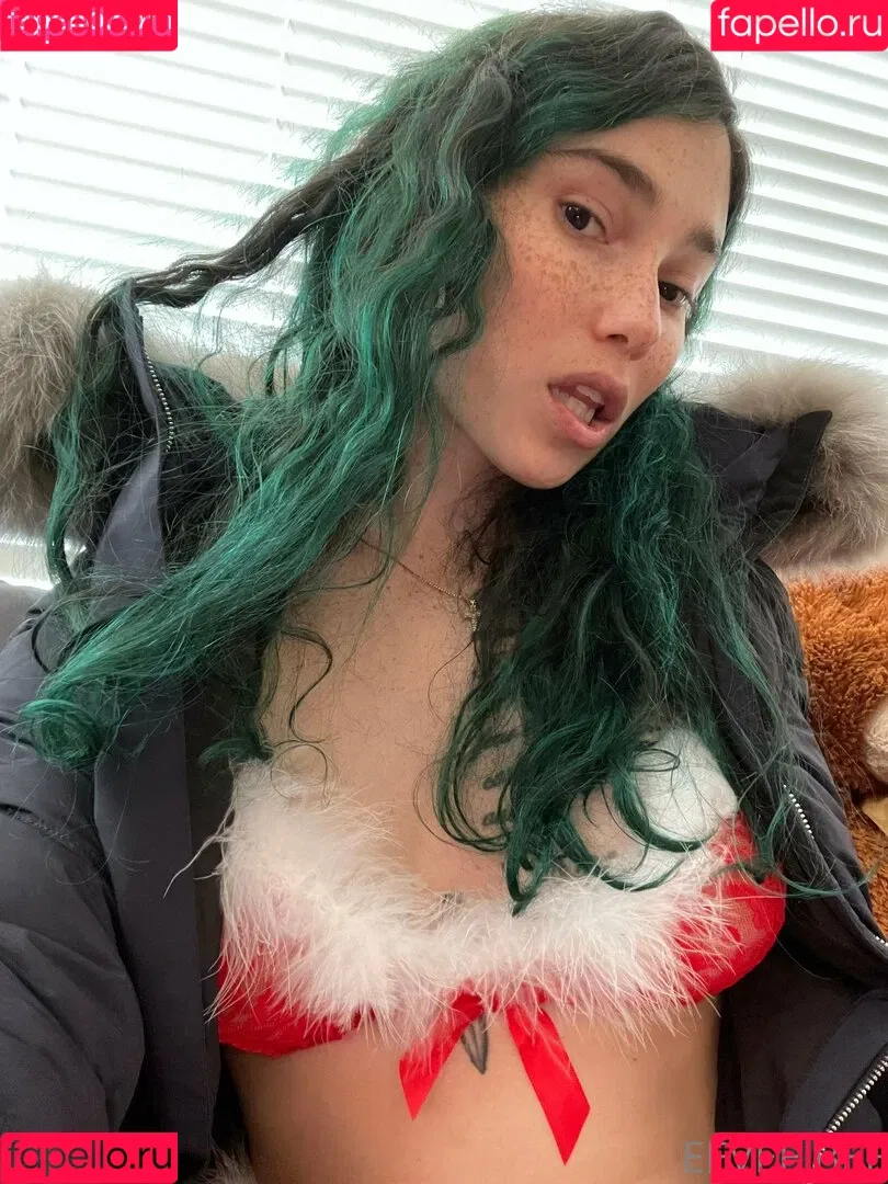 Eevee Bee Onlyfans Photo Gallery 