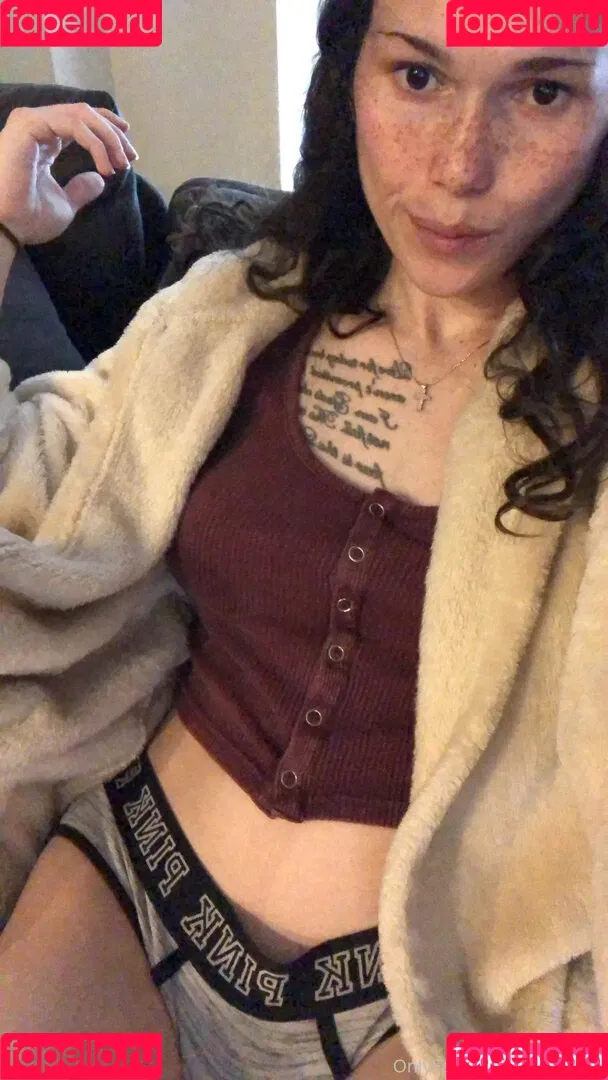 Eevee Bee Onlyfans Photo Gallery 