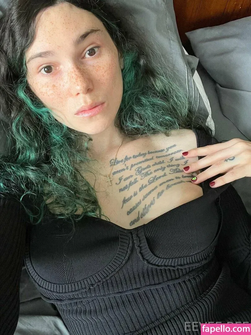 Eevee Bee Onlyfans Photo Gallery 