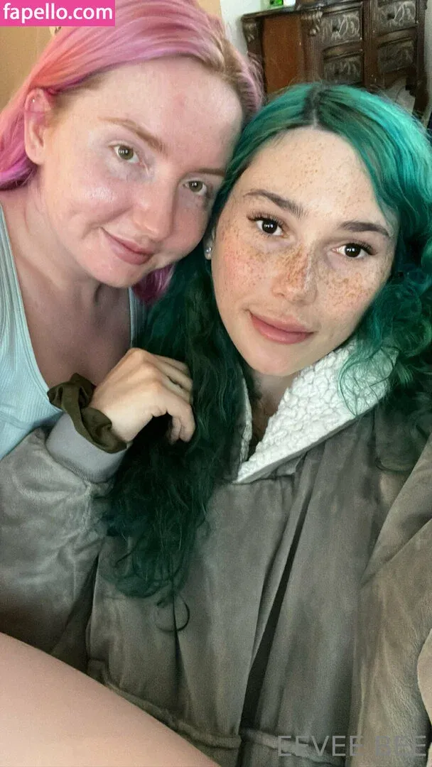 Eevee Bee Onlyfans Photo Gallery 