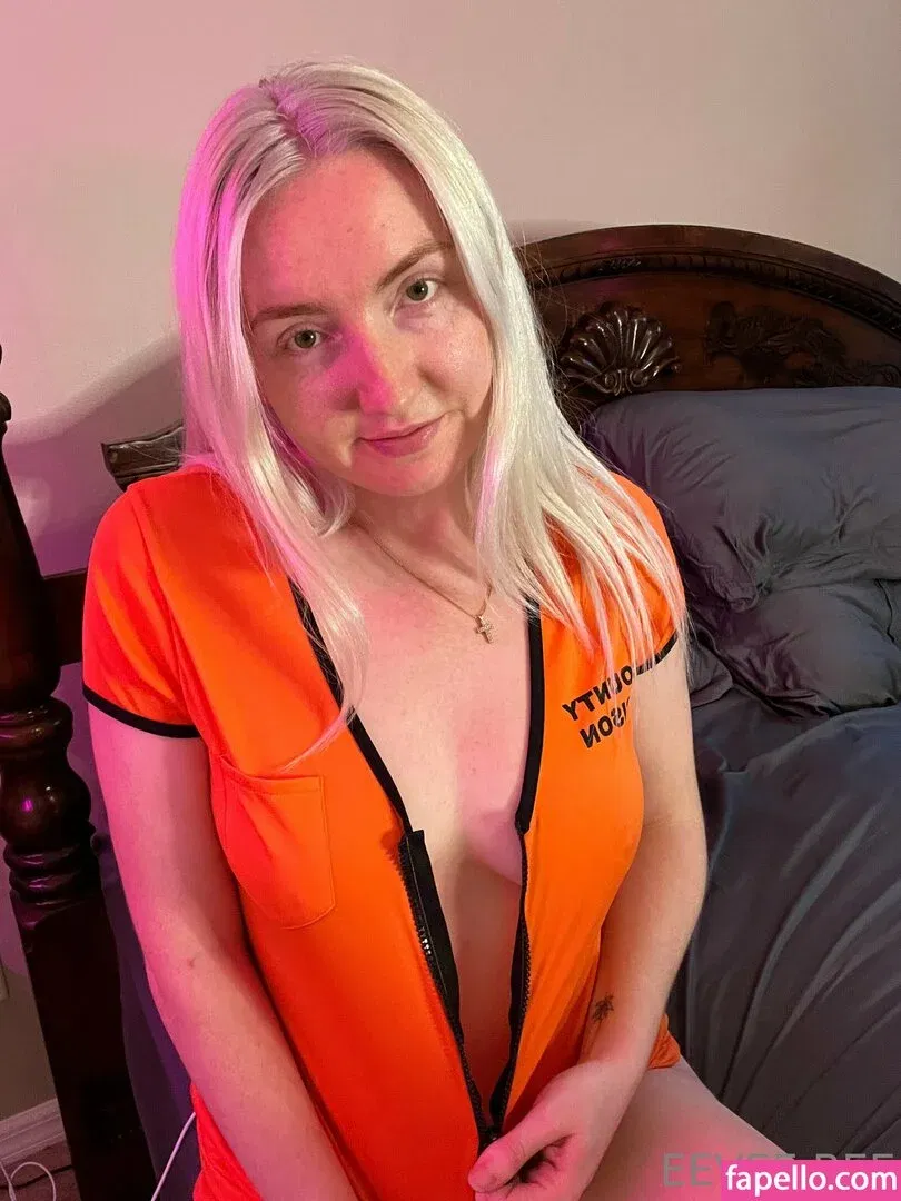 Eevee Bee Onlyfans Photo Gallery 