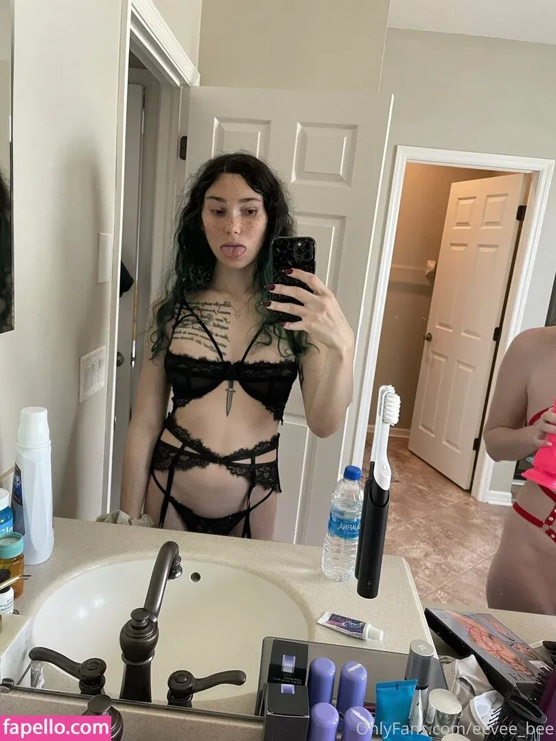 Eevee Bee Onlyfans Photo Gallery 