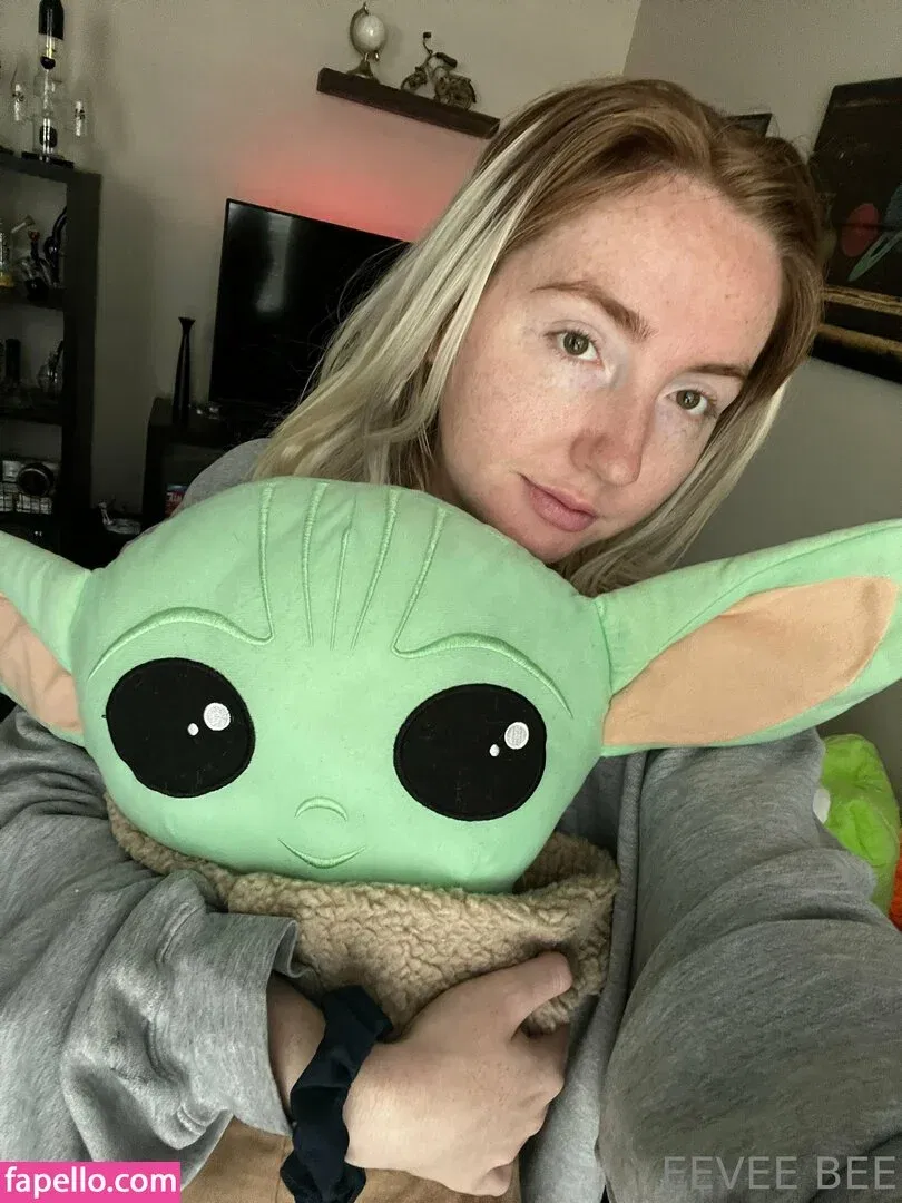 Eevee Bee Onlyfans Photo Gallery 