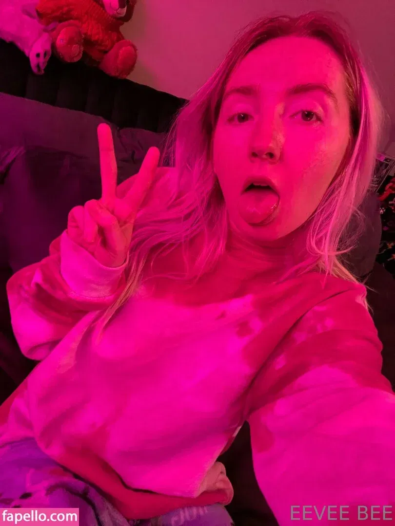 Eevee Bee Onlyfans Photo Gallery 